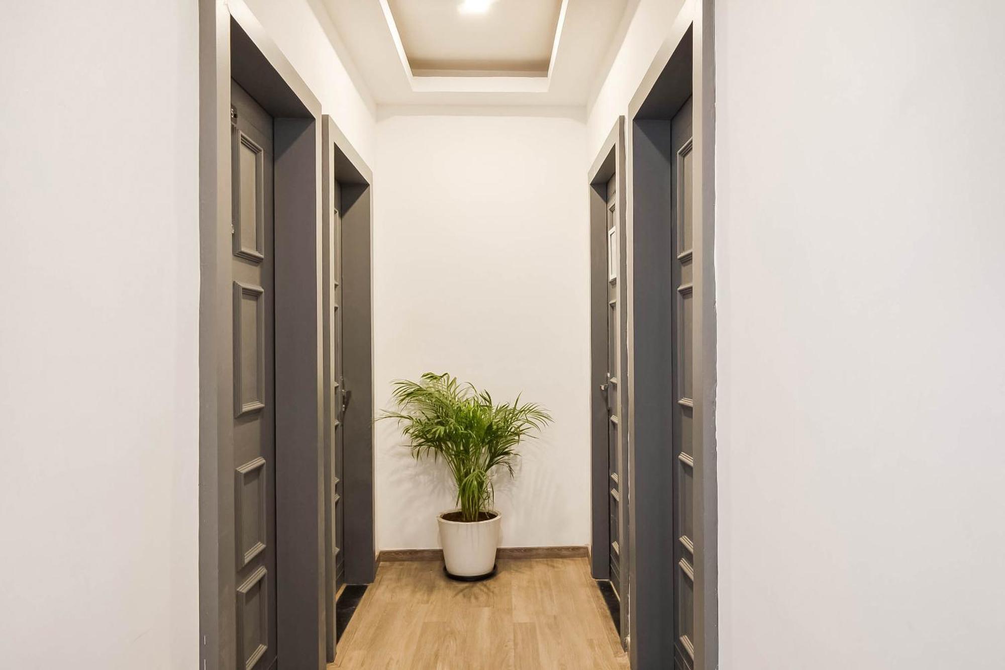 Super Townhouse Lords Inn Regency Mānglia Екстериор снимка