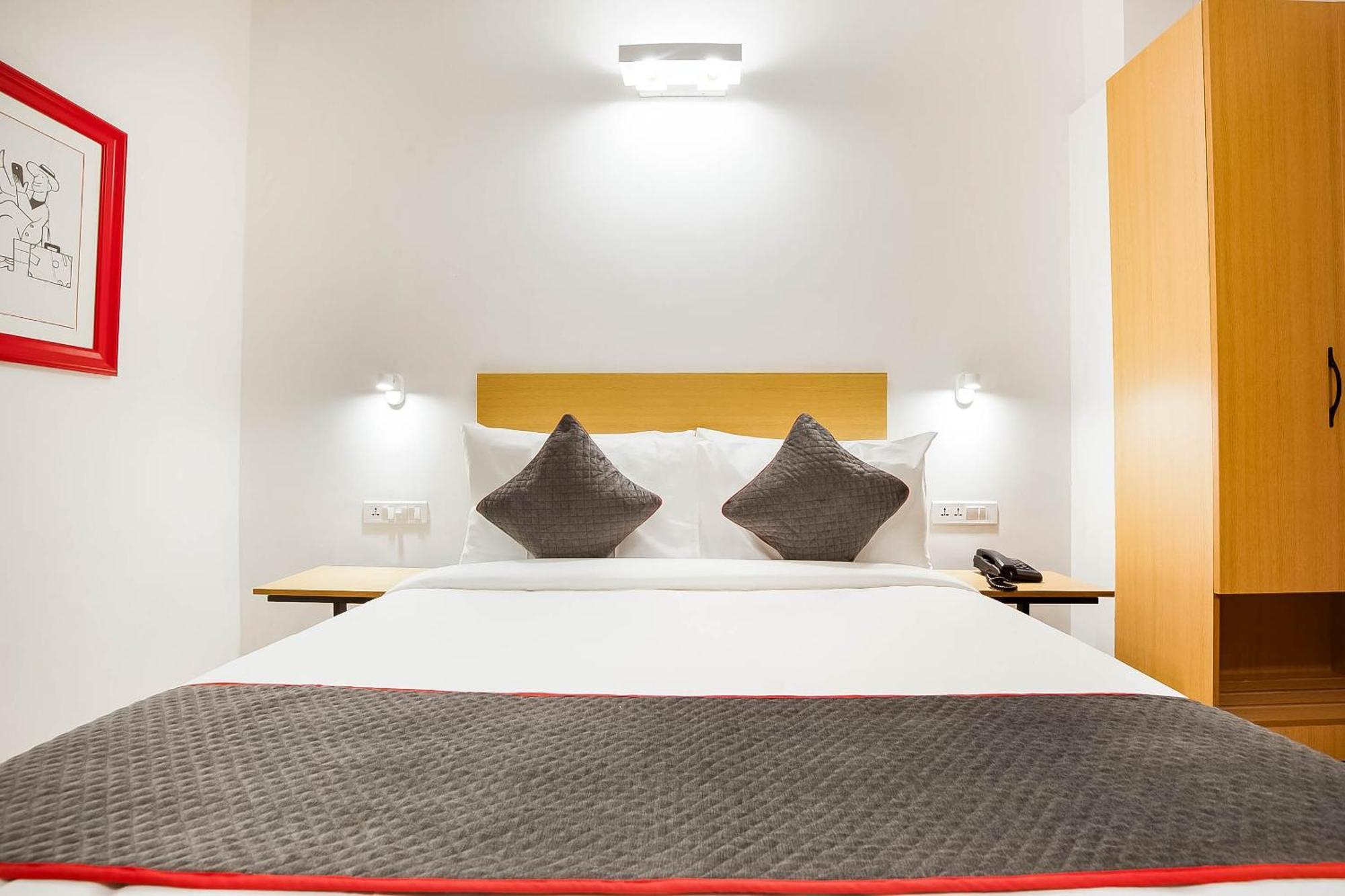 Super Townhouse Lords Inn Regency Mānglia Екстериор снимка