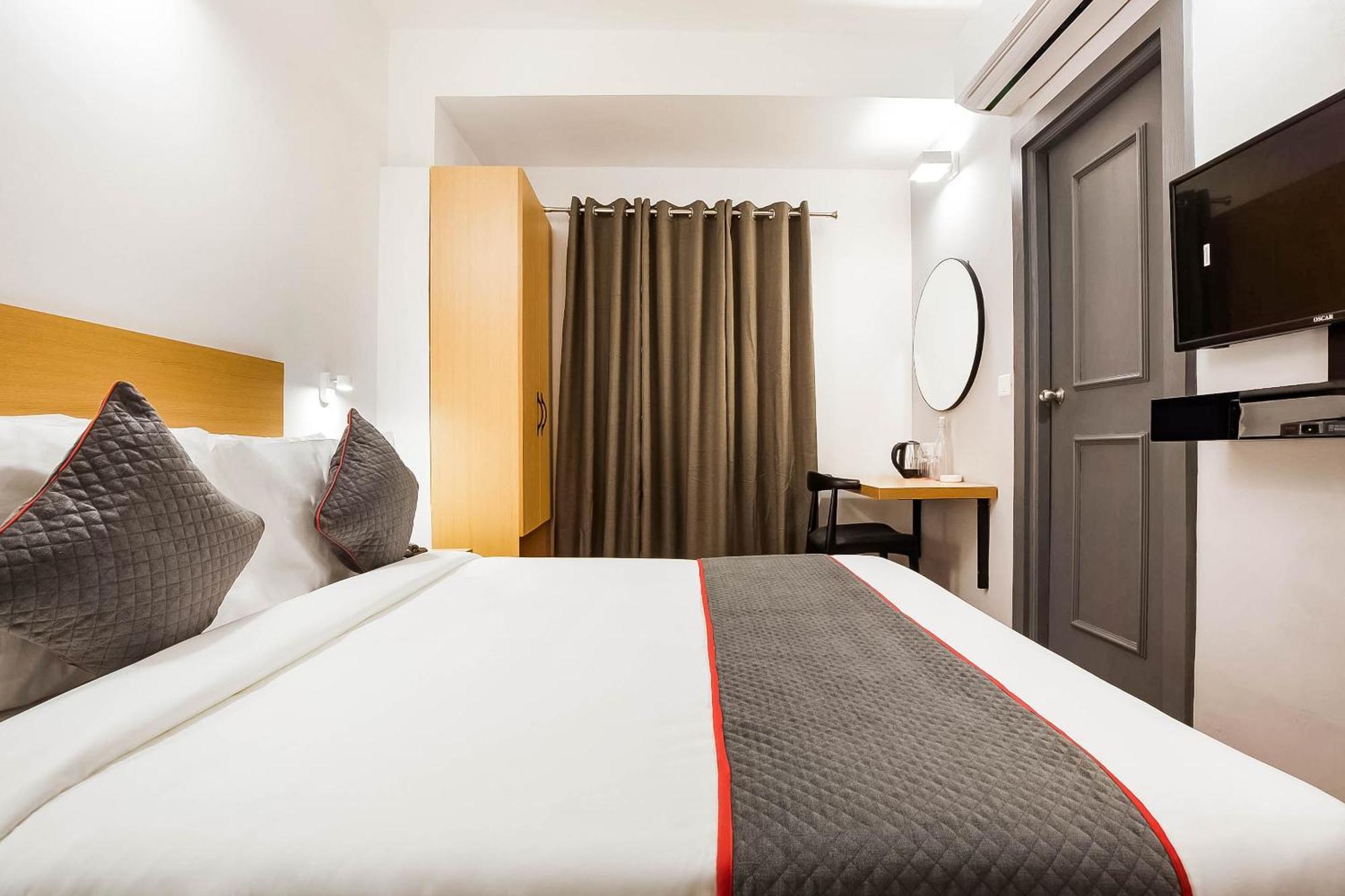 Super Townhouse Lords Inn Regency Mānglia Екстериор снимка