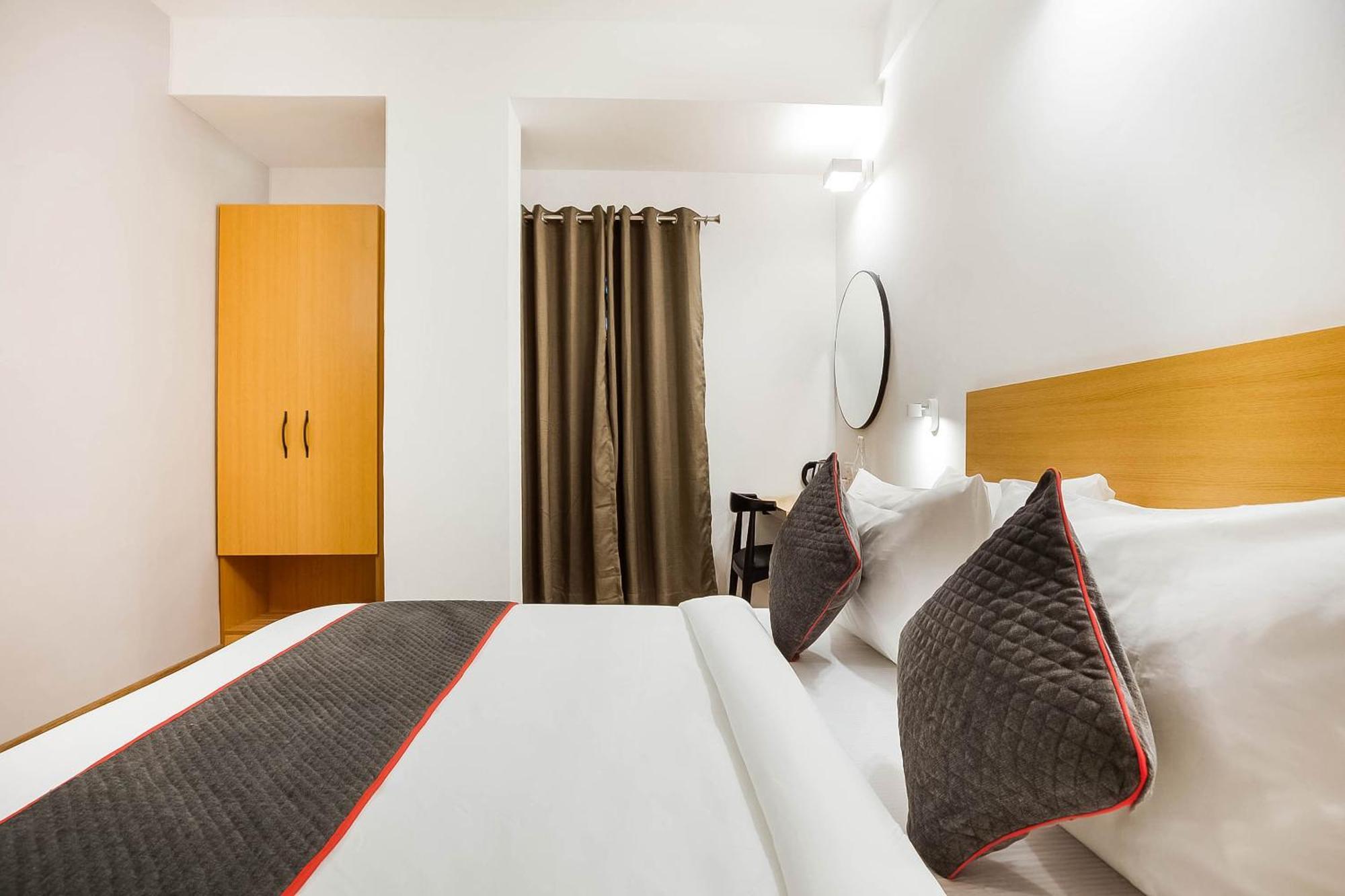 Super Townhouse Lords Inn Regency Mānglia Екстериор снимка